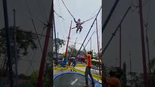 trampoline bungee jumping | melompat lebih tinggi #shorts #jump #fyp