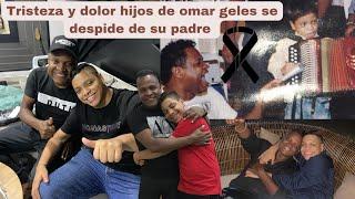 Triste y llorando Hijo de Omar geles se despide de su padre con hermosa palabras.