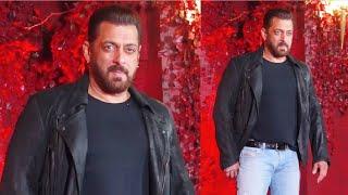 Salman Khan MACHO Entry At Karan Johar 50th Birthday Bash