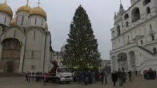 Russia's main Christmas tree decorated in Kremlin