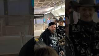 Teddy Swims banters with fans after impromptu subway performance #teddyswims #streetstyle #mensstyle