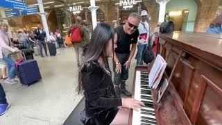 Chinese  Girl’s Magical Classical Piano Duet