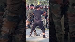 Knife Defence With Commando #commandofitnessclub #missionsavenirbhaya #selfdefence #shorts