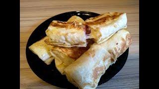 Вкусный завтрак. Сосиски с сыром в лаваше
