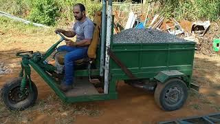 Carregando brita com o Triciclo caseiro com motor de YBR 125 cilindradas, veja o peso