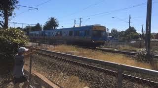 X'trapolis and Comeng trains on Craigieburn line