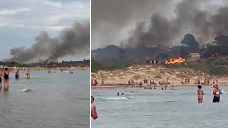 SCICLI-INCENDIO A SAMPIERI, FIAMME VISIBILI DALLA SPIAGGIA