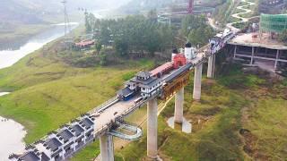 重庆发现一座小镇，居然建在了一座大桥上，看着真特别︱A small town in Chongqing, built on a bridge, really fun