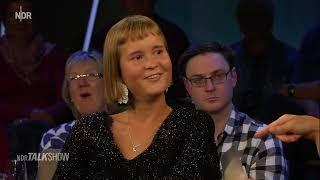 NDR Talk Show 02.08.2024 - Schriftstellerin Caroline Wahl