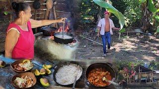 Cocinando con Uva en el campo del naranjal, La vida del campo