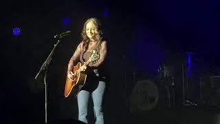 Ashley McBryde - Girl Goin Nowhere (w/ intro), live at the Hammersmith Apollo, London, 20 Jan 2024