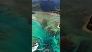 Der Unterwasser-Wasserfall auf Mauritius