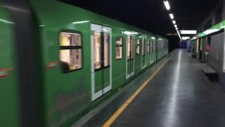 Milan metro train. ATM. M2. Train arrival. Поезд миланского метро. Прибытие поезда. Ветка М2.