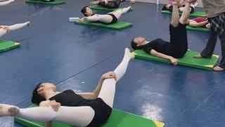 Chinese Dance Students Flexibility Training Course. sdwy