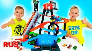 Влад и Никита играют с игрушечными машинками | Город Hot Wheels