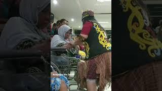 Pengobatan tradisional Ibu Ida Dayak