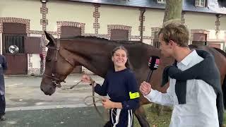 L’émotion de Zoé, la cavalière d’entraînement de Mqse de Sevigné après le Prix Jean Romanet