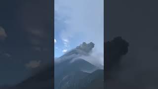 Lightning in a volcano