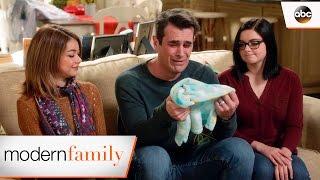 Phil Cries It Out - Modern Family 8x22