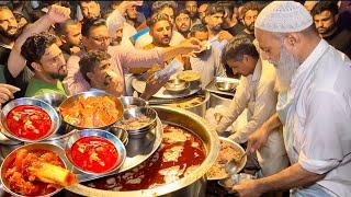 PEOPLE ARE CRAZY 4:OO AM FOR NASIR BONG PAYE BREAKFAST IN LAHORE - BEST SIRI PAYE FOOD STREET