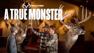 Bill and Tyler Jordan with Dustin Huff | 211 4/8-inch Indiana Giant | A True Monster Buck