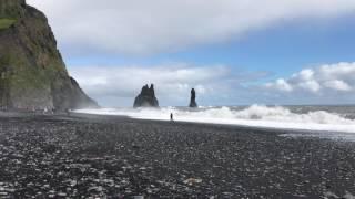 Brandung am schwarzen Strand von Vik, Island