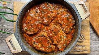 Filetes de cuello de cerdo en salsa de pimiento y tomate