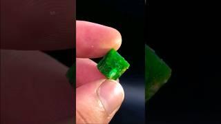 Zamurd #gemstone #zamurd #emerald #afghanistan #naturalgems #gemslover #gems #roughgemstones #trnd