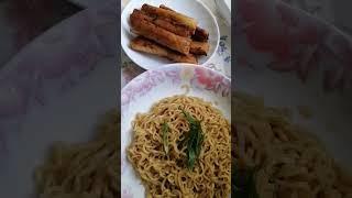 pancit canton at lumpiang shanghai #lunch #shortvideo #food #pinoyfood