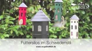 Vogelfütterung im Garten oder auf Balkon mit Futtersilo Futterhaus Futterspender