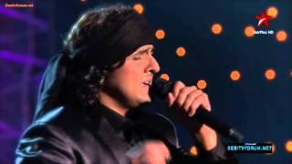 Sonu Nigam Performing Abhi Mujh Me Kahin -Gima 2012