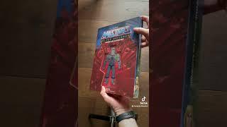 Unboxing “The Art of Masters of the Universe: Origins & Masterverse”.