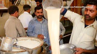 Busy Tea Stall in Lahore | Famous Milk Tea | Popular Street Drink | Pakistani Street Food