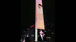 Chinese Dears congratulate Dimash! Big screen "Idol comes"!  Китайские Dears поздравили Димаша!