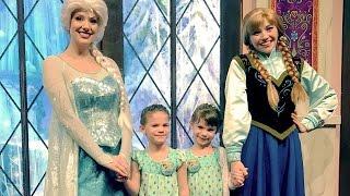 Twins meet Real Life Elsa & Anna at Disneyland!