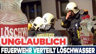 Unglaublich // Feuerwehr liefert „Löschwasser“ an Haushalte – Anwohner sollen Brände selbst löschen