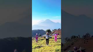 Nari di Gunung Prau