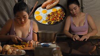 Alida SOLO OVERNIGHT CAMPING - COOKING SUNNY SIDE UP EGG WITH PUMPKIN SAUCE - ASMR CAMPING