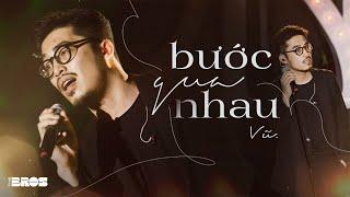 #inthemoonlight | Bước Qua Nhau - Vũ. Bản live sân khấu đầu tiên!