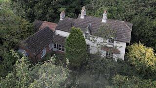 Mysterious ABANDONED HOUSE Hidden Deep In The Woods! Everything Left Inside