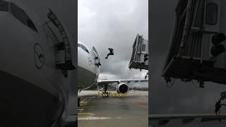 Wow The world best parkour Freerunning 2021 #shorts #youtubeshort #parkour #viralshorts