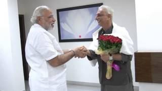 Shri Modi at the book launch of "Himalyavaasi Guruna Saanidhyama Ek Yogini Atmakatha" by Shri M