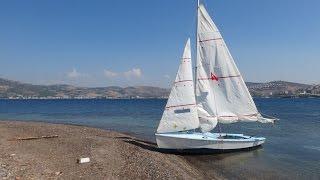 Motorsuz yelkenliyle Foça'da devrilme (Wayfarer dinghy cruising without an engine, with a capsize)