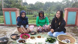 Eat Nasi Liwet with village widows and Indonesian village girls