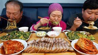 경상도식 얼큰한 소고기뭇국과 제철 부추전, 맛있는 수육까지 집밥 한상 먹방! (Spicy beef radish soup) 요리&먹방!! - Mukbang eating show