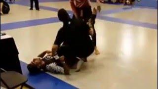 Jiu jitsu opponent to sleep Джиу джитсу соперник уснул.