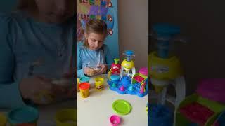 знакомлю с игровым набором-фабрика пироженых от Play-Doh