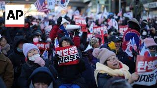 Supporters of South Korea's impeached president scuffle with police as Yoon defies warrant