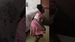 BABY GIRL DANCING DINKI