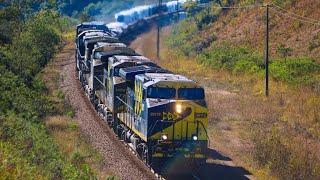 Trem de carga geral gigante e pesado com 5 Locomotivas subindo forte rampa na Ferrovia do Aço